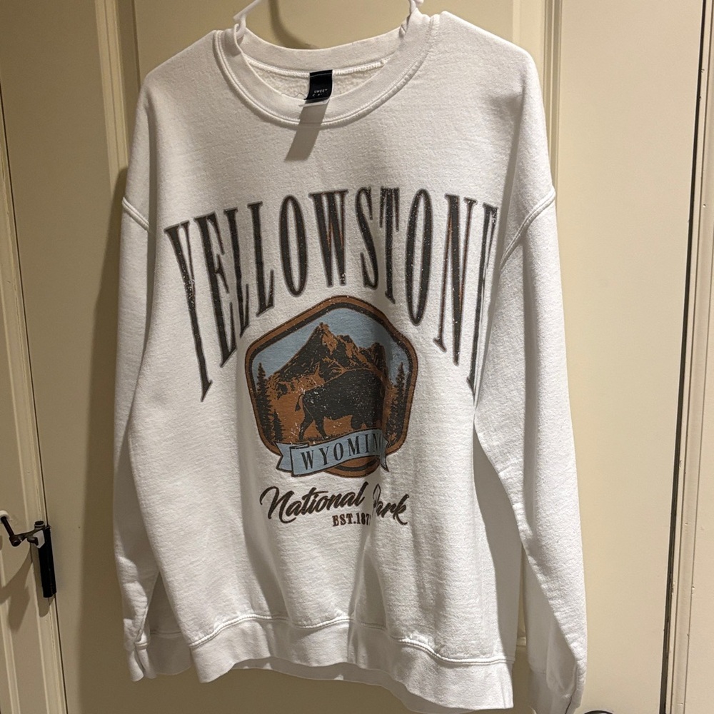 Sweet Claire (S/M) Oversize White Vintage Yellowstone National Park Sweatshirt